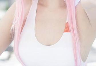 想知道Hana Bunny是怎么把家庭主妇COS拍得如此出彩的？